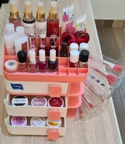 منظم مكياج بلاستيك في اكريليك من شركة كرم بلاست 💅💄  لتوفير المكان و تنظيم المكياج و الاكسسوارات فى مكان تحفة و عملى و شيك فى الإستخدام  منظم مكياج بلاستيك في اكليرك خامة تقيلة